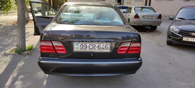 Mercedes E 260 2001, 230,000 km - 2.6 l - Bakı