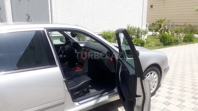 Mercedes E 240 2000, 310,000 km - 2.4 l - Bakı