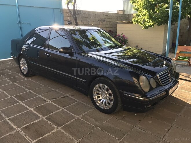 Mercedes E 220 2000, 333,200 km - 2.2 л - Sabirabad