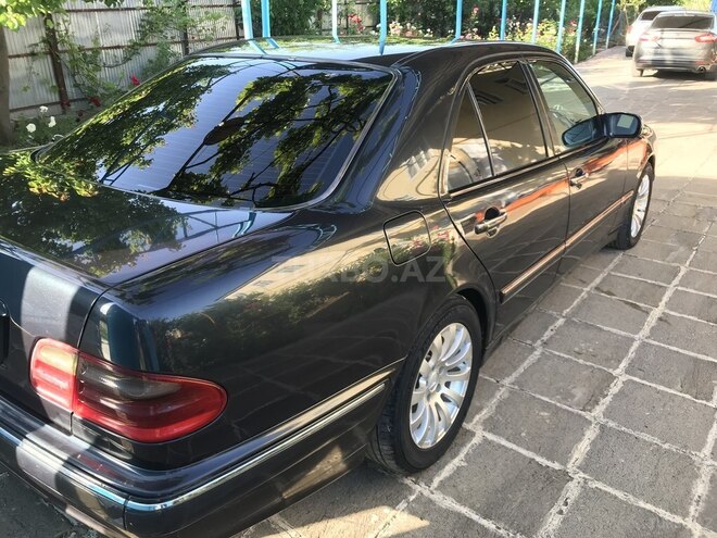 Mercedes E 220 2000, 333,200 km - 2.2 л - Sabirabad