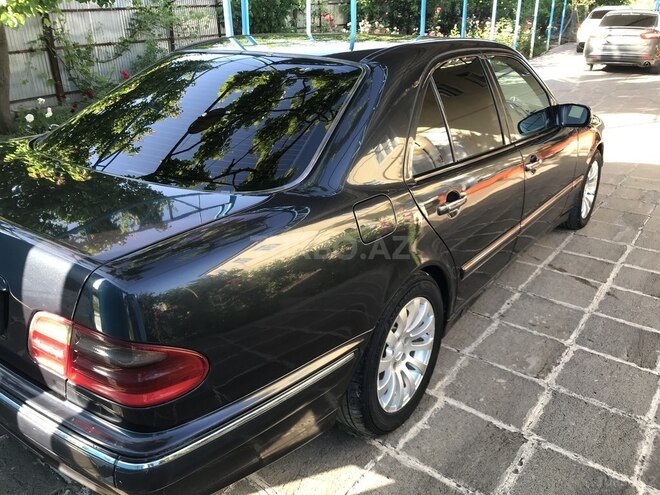 Mercedes E 220 2000, 333,200 km - 2.2 л - Sabirabad