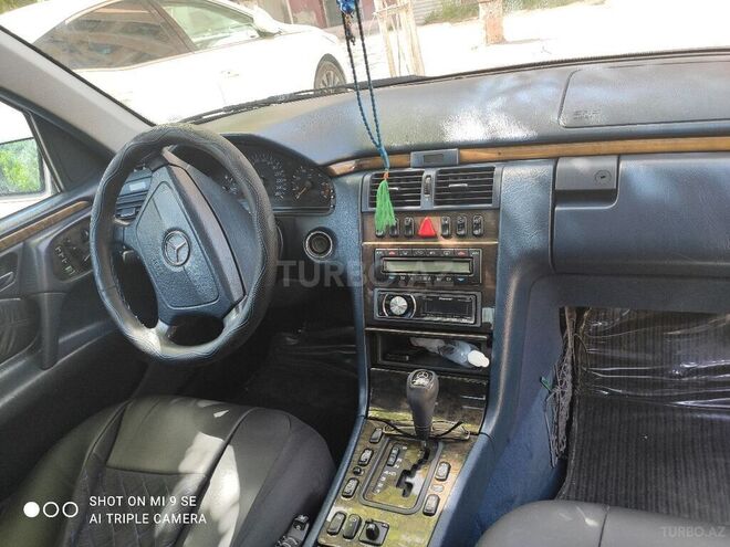 Mercedes E 280 1999, 255,000 km - 2.8 l - Bakı
