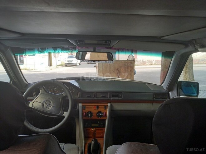 Mercedes E 200 1992, 285,000 km - 2.0 l - Quba