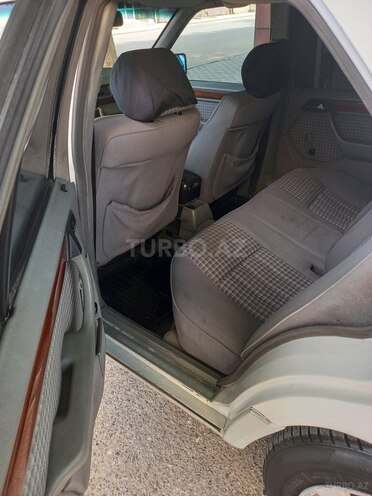 Mercedes E 200 1992, 285,000 km - 2.0 l - Quba
