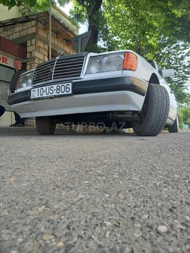 Mercedes E 200 1992, 285,000 km - 2.0 l - Quba