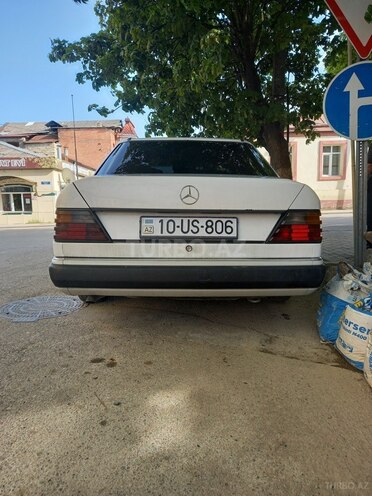 Mercedes E 200 1992, 285,000 km - 2.0 l - Quba