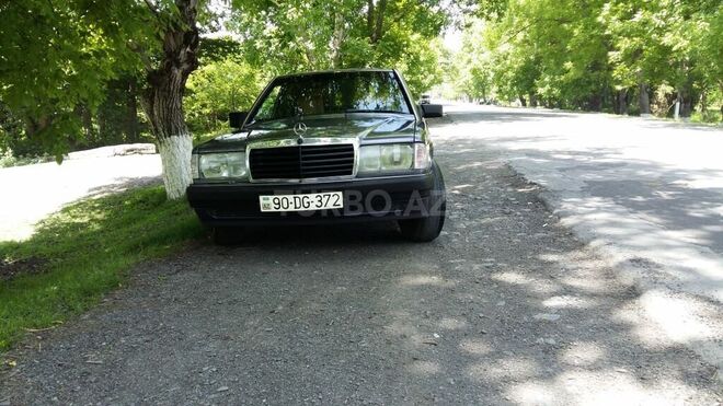 Mercedes 190 1991, 272,174 km - 2.0 l - Zaqatala