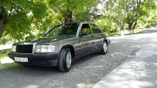Mercedes 190 1991, 272,174 km - 2.0 l - Zaqatala