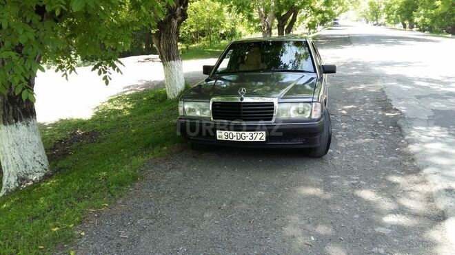 Mercedes 190 1991, 272,174 km - 2.0 l - Zaqatala