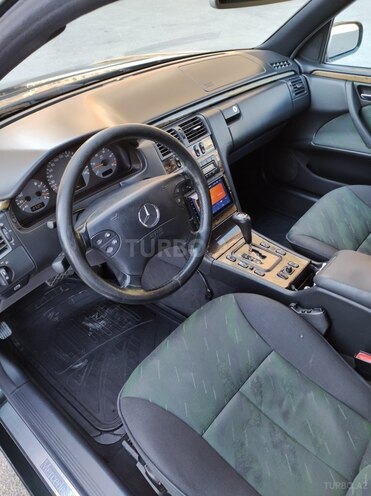Mercedes E 220 2000, 392,620 km - 2.2 l - Bakı