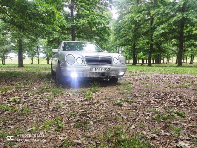 Mercedes E 240 1999, 357,537 km - 2.4 l - Masallı