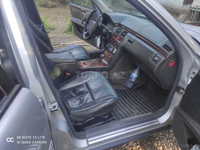 Mercedes E 240 1999, 357,537 km - 2.4 l - Masallı