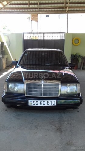 Mercedes E 220 1994, 298,500 km - 2.2 l - Bakı