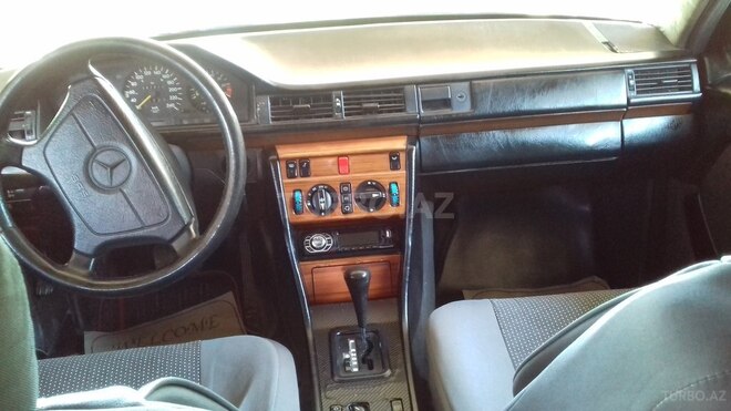 Mercedes E 220 1994, 298,500 km - 2.2 l - Bakı