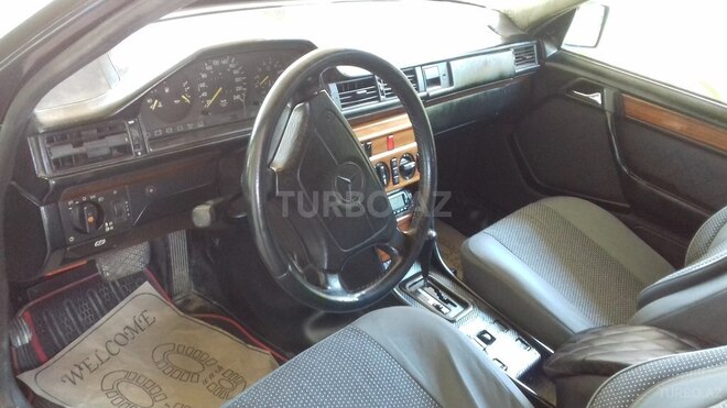 Mercedes E 220 1994, 298,500 km - 2.2 l - Bakı