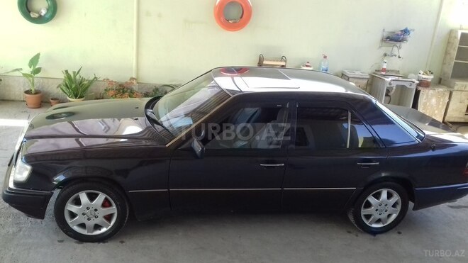 Mercedes E 220 1994, 298,500 km - 2.2 l - Bakı