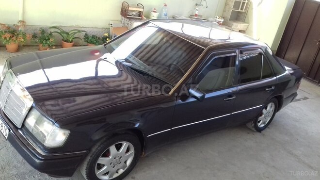 Mercedes E 220 1994, 298,500 km - 2.2 l - Bakı