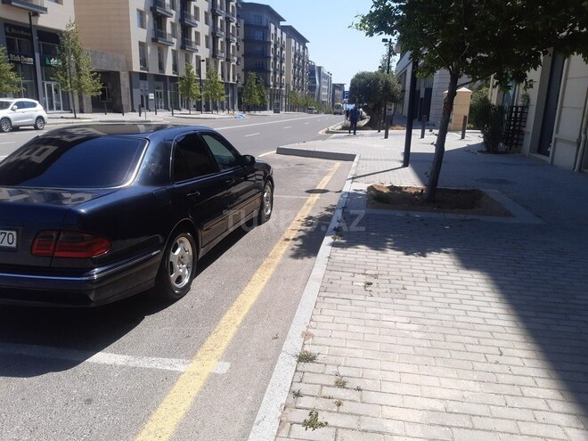 Mercedes E 220 1999, 487,000 km - 2.2 l - Bakı