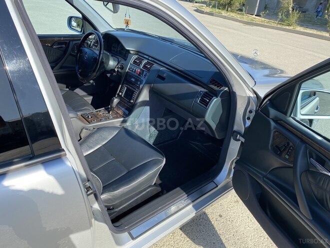 Mercedes E 320 2001, 211,000 km - 3.2 l - Bakı