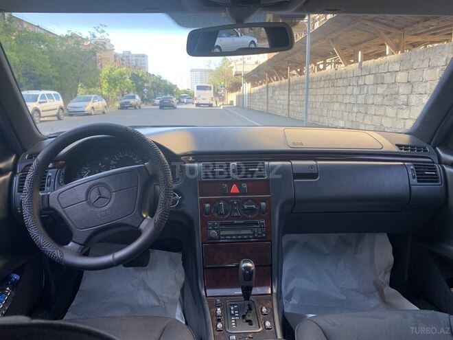 Mercedes E 200 1997, 320,000 km - 2.0 l - Bakı