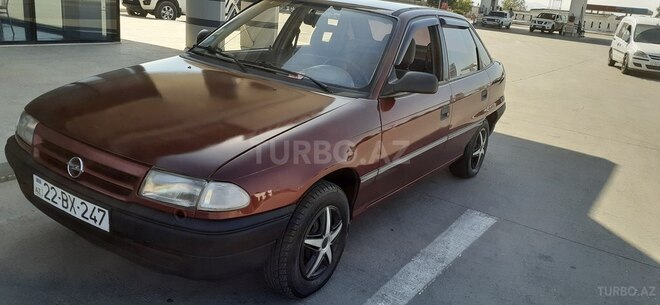 Opel Astra 1994, 215,486 km - 1.6 l - Bakı