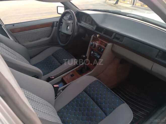 Mercedes E 200 1990, 255,600 km - 2.0 l - Bakı