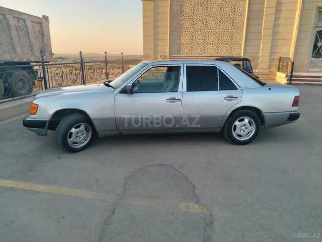 Mercedes E 200 1990, 255,600 km - 2.0 l - Bakı