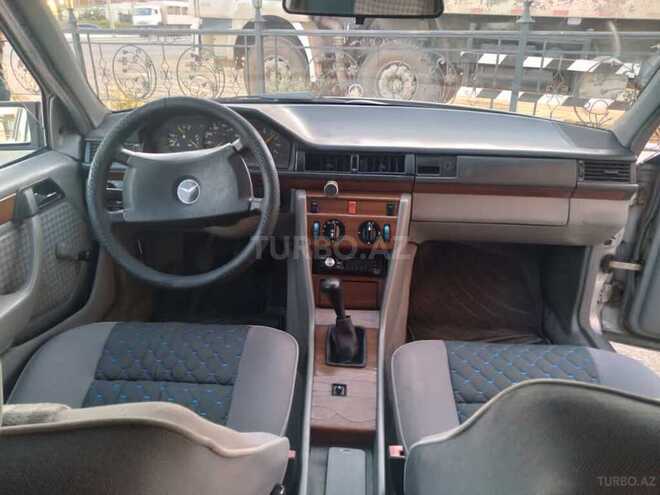 Mercedes E 200 1990, 255,600 km - 2.0 l - Bakı