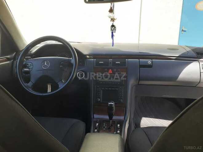 Mercedes E 220 2001, 330,000 km - 2.2 l - Yevlax