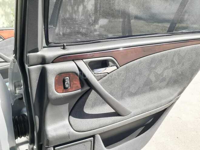 Mercedes E 220 2001, 330,000 km - 2.2 l - Yevlax