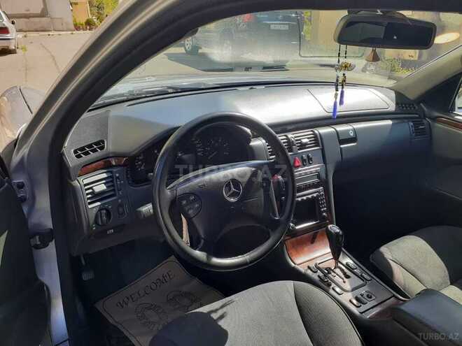 Mercedes E 220 2001, 330,000 km - 2.2 l - Yevlax