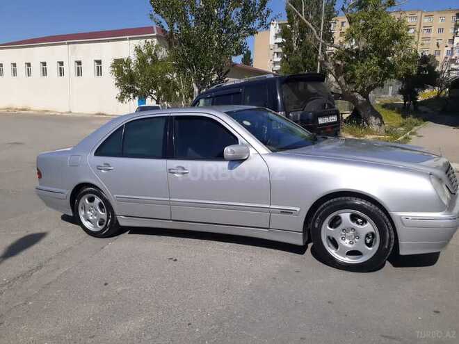 Mercedes E 220 2001, 330,000 km - 2.2 l - Yevlax