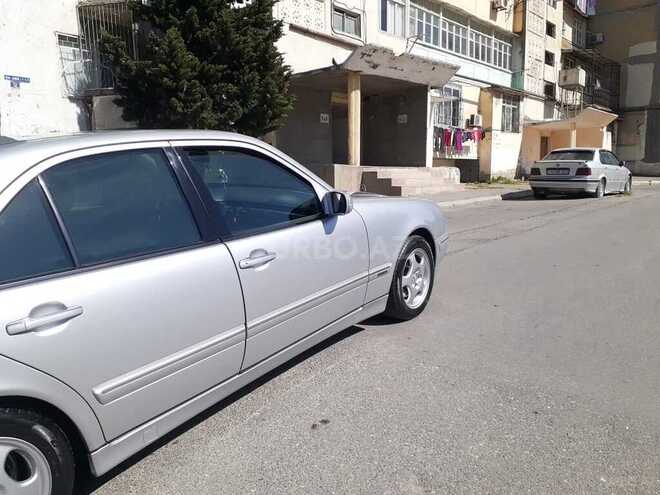 Mercedes E 220 2001, 330,000 km - 2.2 l - Yevlax