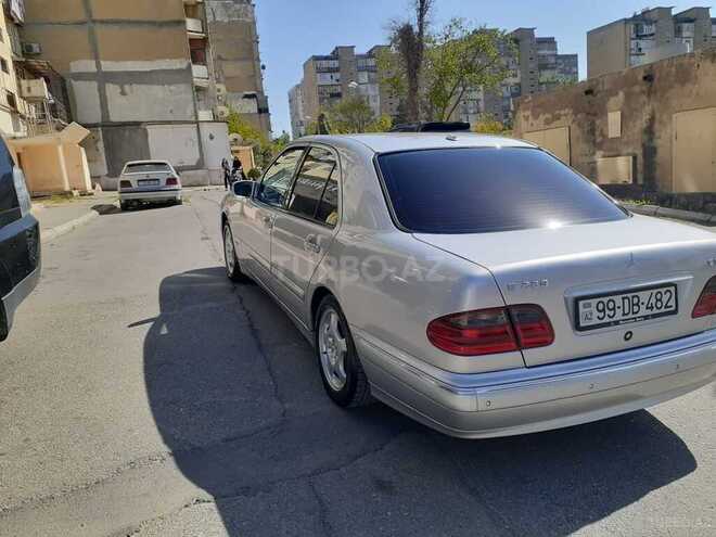 Mercedes E 220 2001, 330,000 km - 2.2 l - Yevlax
