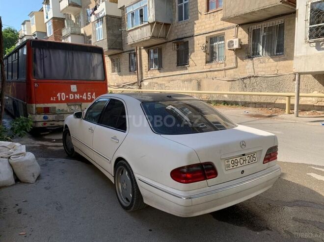 Mercedes E 220 2000, 395,000 km - 2.2 l - Bakı