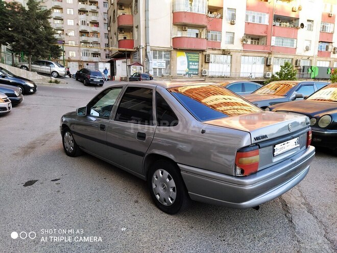 Opel Vectra 1994, 235,000 km - 1.6 l - Bakı