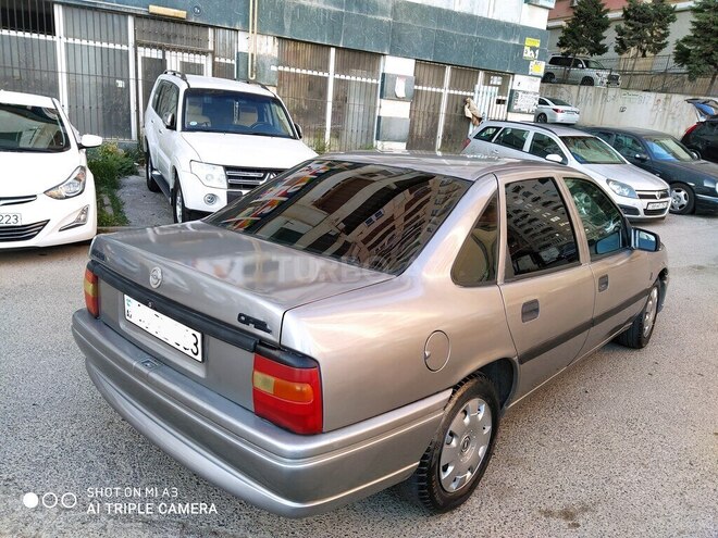 Opel Vectra 1994, 235,000 km - 1.6 l - Bakı