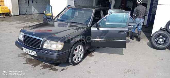 Mercedes E 220 1993, 330,000 km - 2.2 л - Bakı