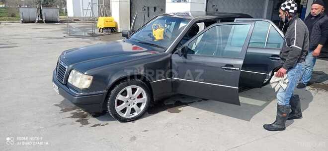 Mercedes E 220 1993, 330,000 km - 2.2 л - Bakı