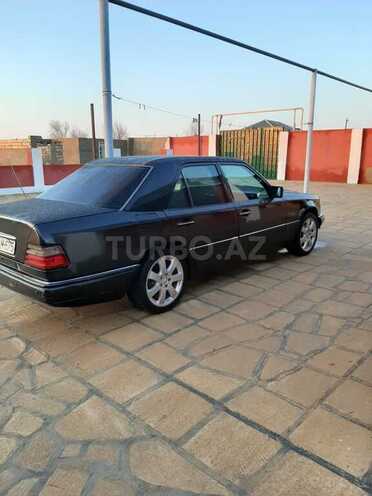 Mercedes E 220 1993, 330,000 km - 2.2 л - Bakı