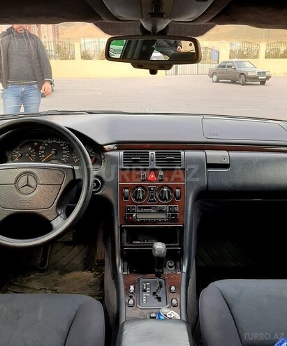 Mercedes E 230 1996, 394,000 km - 2.3 l - Bakı