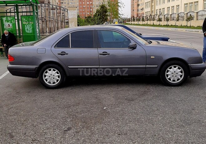 Mercedes E 230 1996, 394,000 km - 2.3 l - Bakı