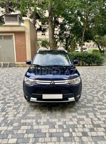 Mitsubishi Outlander 2015, 100,200 km - 2.4 l - Bakı