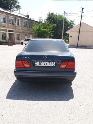 Mercedes E 230 1997, 218,000 km - 2.3 l - Sumqayıt
