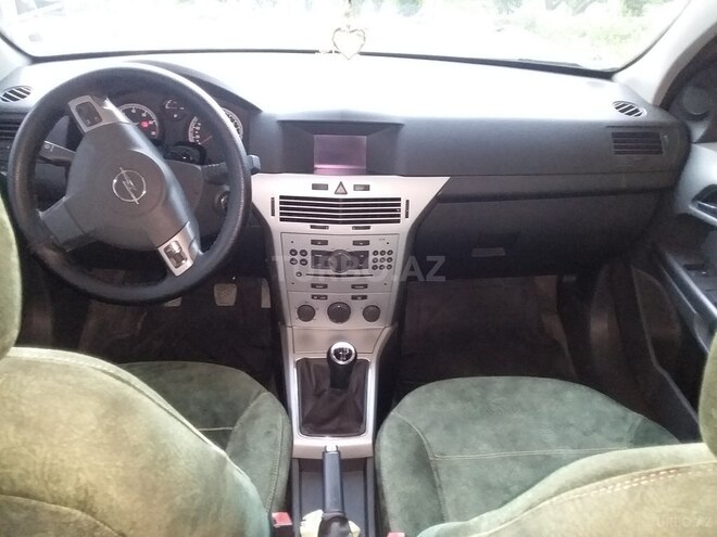 Opel Astra 2009, 211,128 km - 1.4 l - Yevlax