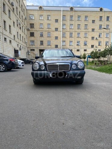 Mercedes E 240 1997, 256,858 km - 2.4 l - Gəncə
