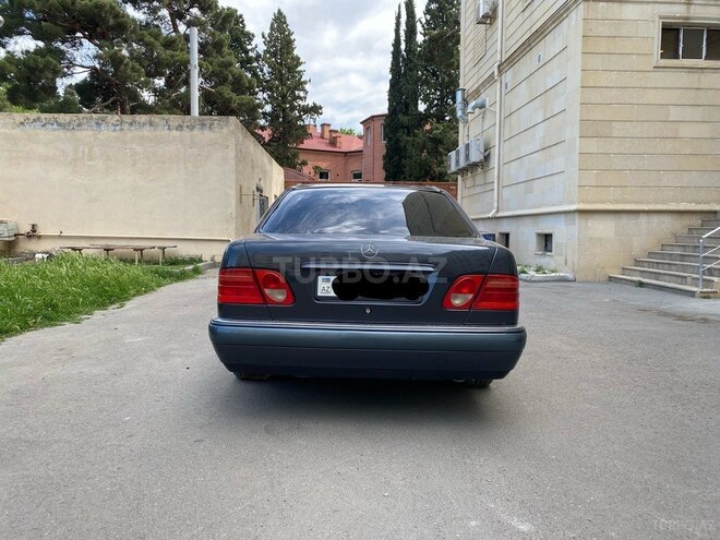 Mercedes E 240 1997, 256,858 km - 2.4 l - Gəncə