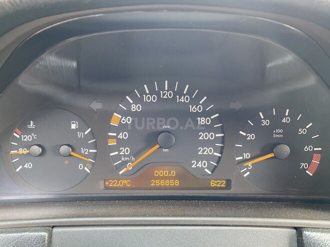 Mercedes E 240 1997, 256,858 km - 2.4 l - Gəncə