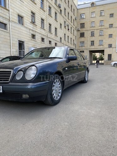 Mercedes E 240 1997, 256,858 km - 2.4 l - Gəncə