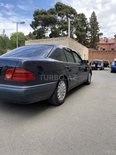 Mercedes E 240 1997, 256,858 km - 2.4 l - Gəncə